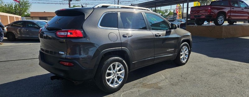 Jeep Cherokee Vehicle Full-screen Gallery Image 4