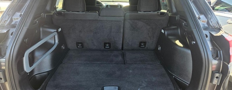 Jeep Cherokee Vehicle Full-screen Gallery Image 6