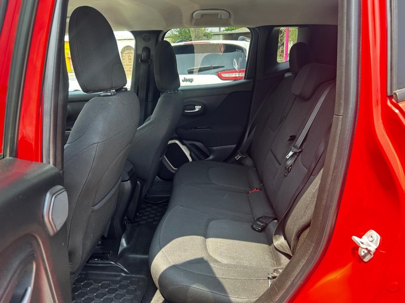 Jeep Renegade Vehicle Full-screen Gallery Image 6