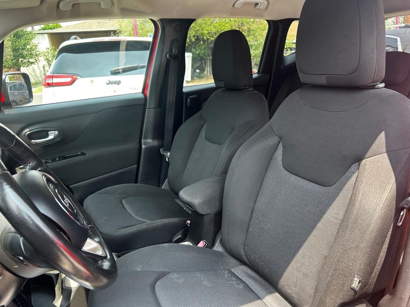 Jeep Renegade Vehicle Full-screen Gallery Image 7