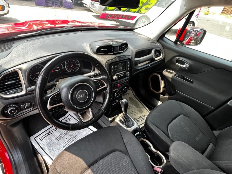 Jeep Renegade Vehicle Full-screen Gallery Image 8