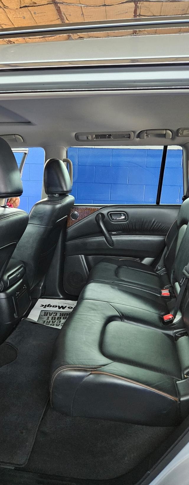 Nissan Armada Vehicle Full-screen Gallery Image 7