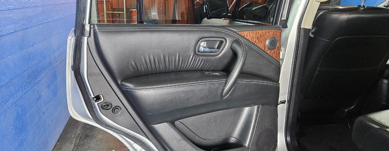 Nissan Armada Vehicle Full-screen Gallery Image 6