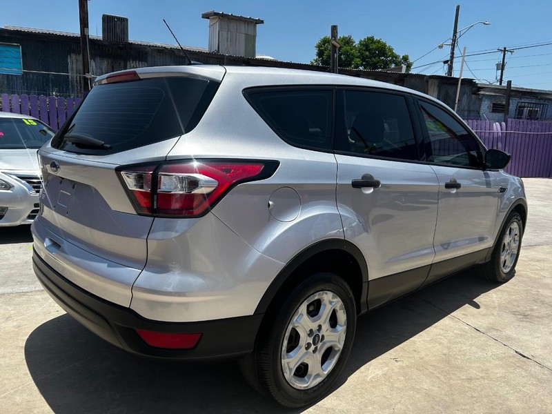 Ford Escape Vehicle Full-screen Gallery Image 3