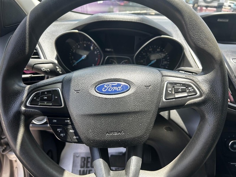 Ford Escape Vehicle Full-screen Gallery Image 8