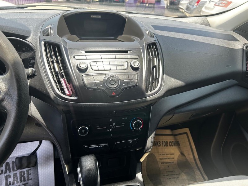 Ford Escape Vehicle Full-screen Gallery Image 9