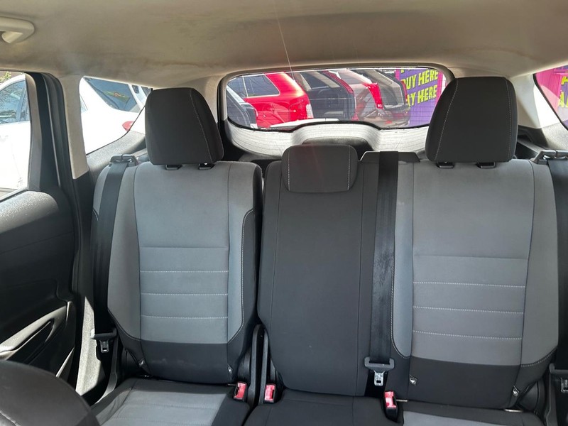 Ford Escape Vehicle Full-screen Gallery Image 10