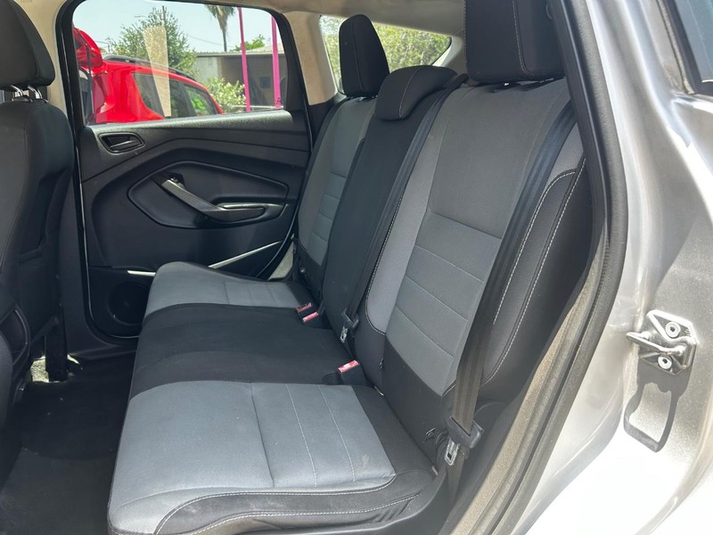 Ford Escape Vehicle Full-screen Gallery Image 11