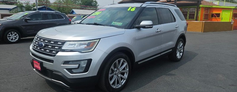 Ford Explorer Vehicle Full-screen Gallery Image 2