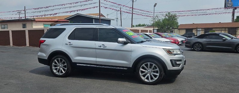 Ford Explorer Vehicle Full-screen Gallery Image 4