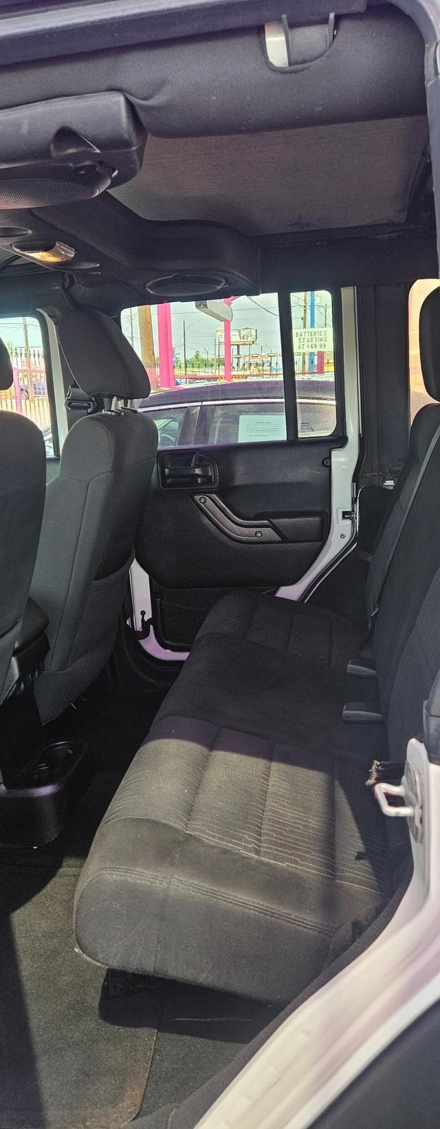 Jeep Wrangler Unlimited Vehicle Full-screen Gallery Image 6