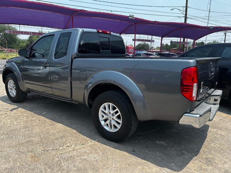 Nissan Frontier Vehicle Full-screen Gallery Image 3