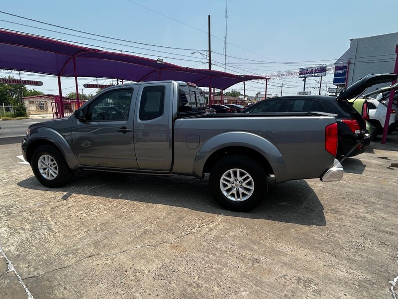 Nissan Frontier Vehicle Full-screen Gallery Image 4