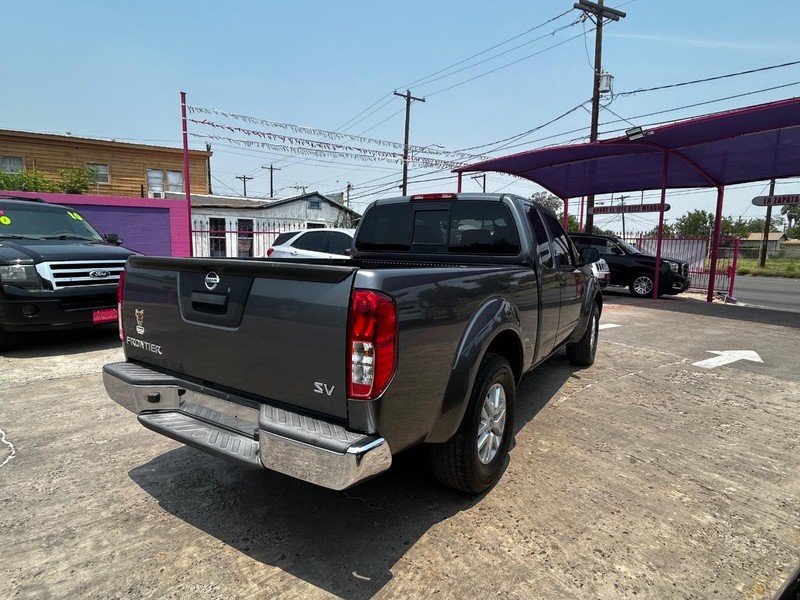 Nissan Frontier Vehicle Full-screen Gallery Image 5