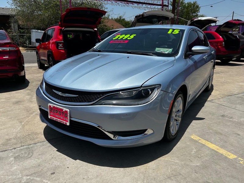Chrysler 200 Vehicle Full-screen Gallery Image 2