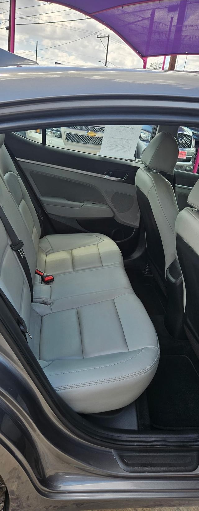 Hyundai Elantra Vehicle Full-screen Gallery Image 8