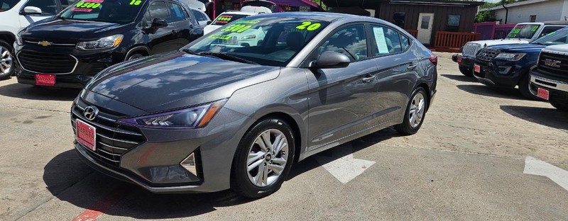 Hyundai Elantra Vehicle Full-screen Gallery Image 2