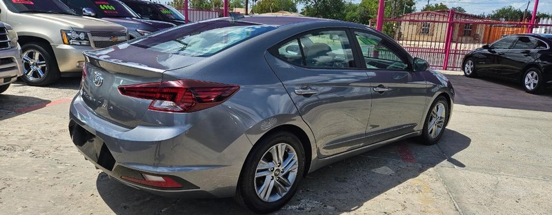 Hyundai Elantra Vehicle Full-screen Gallery Image 4