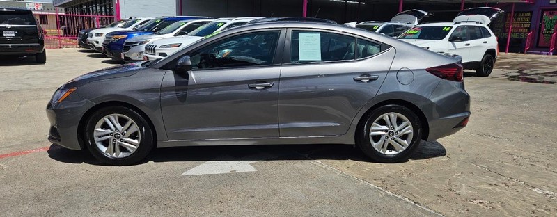 Hyundai Elantra Vehicle Full-screen Gallery Image 6