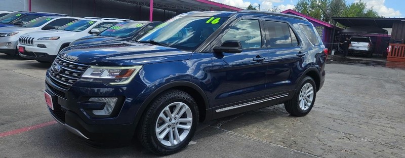 Ford Explorer Vehicle Full-screen Gallery Image 2