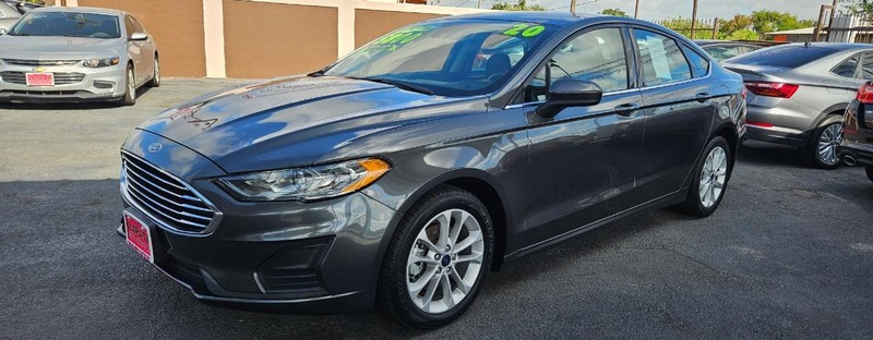 Ford Fusion Vehicle Full-screen Gallery Image 2