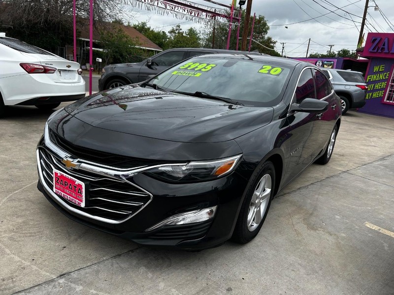 Chevrolet Malibu Vehicle Full-screen Gallery Image 2