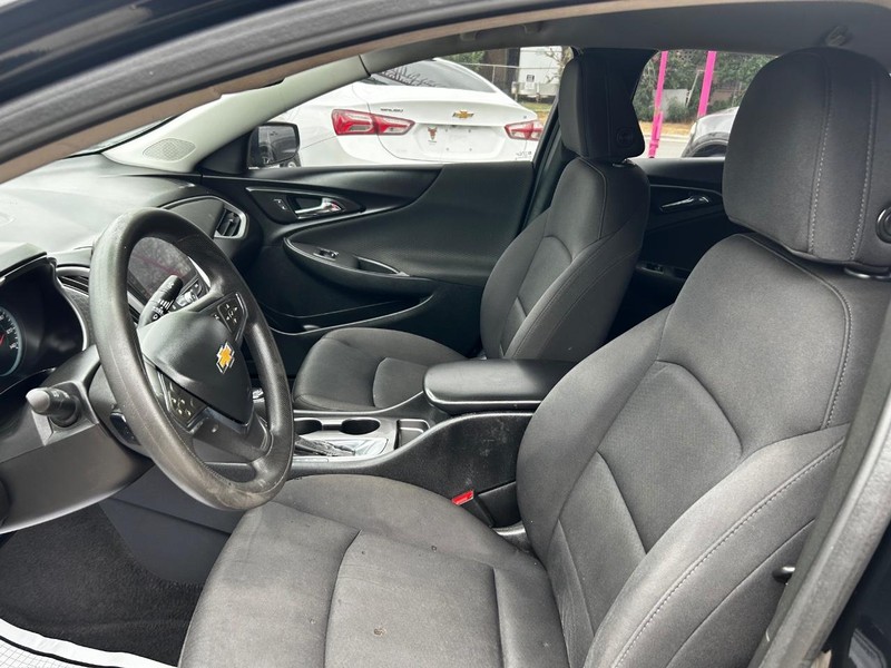 Chevrolet Malibu Vehicle Full-screen Gallery Image 5