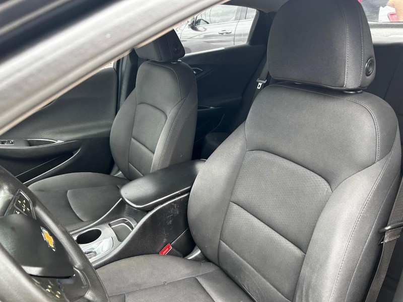 Chevrolet Malibu Vehicle Full-screen Gallery Image 6