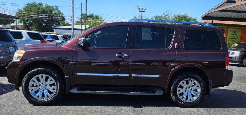 Nissan Armada Vehicle Full-screen Gallery Image 5