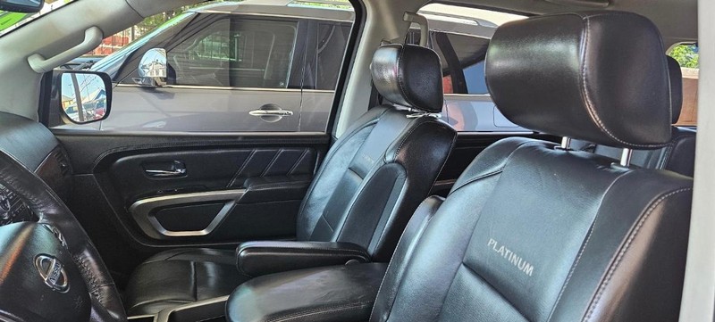 Nissan Armada Vehicle Full-screen Gallery Image 7