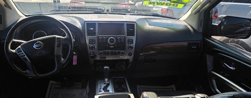 Nissan Armada Vehicle Full-screen Gallery Image 8