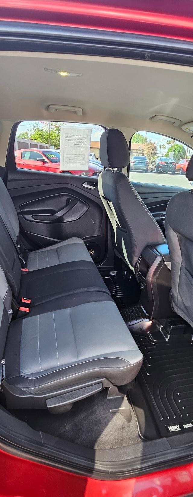 Ford Escape Vehicle Full-screen Gallery Image 7