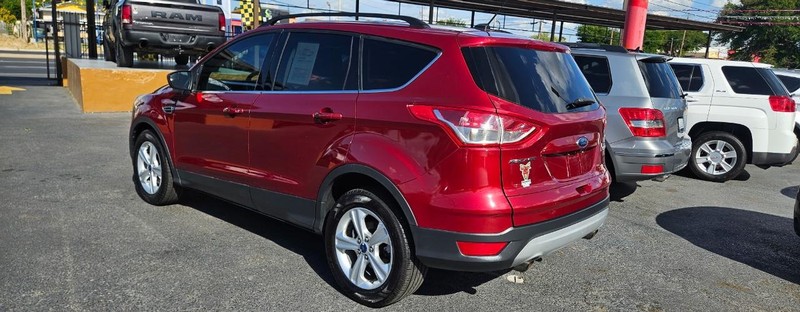 Ford Escape Vehicle Full-screen Gallery Image 3