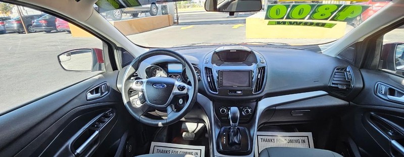 Ford Escape Vehicle Full-screen Gallery Image 6