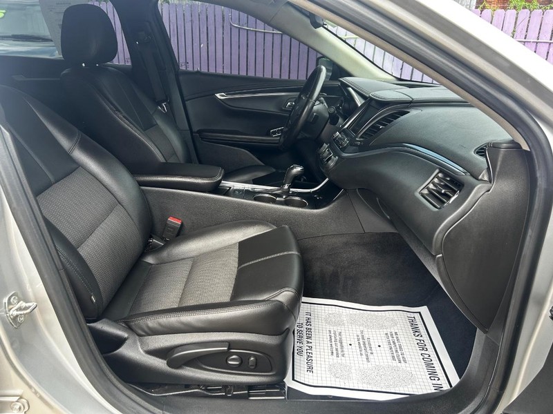 Chevrolet Impala Vehicle Full-screen Gallery Image 7