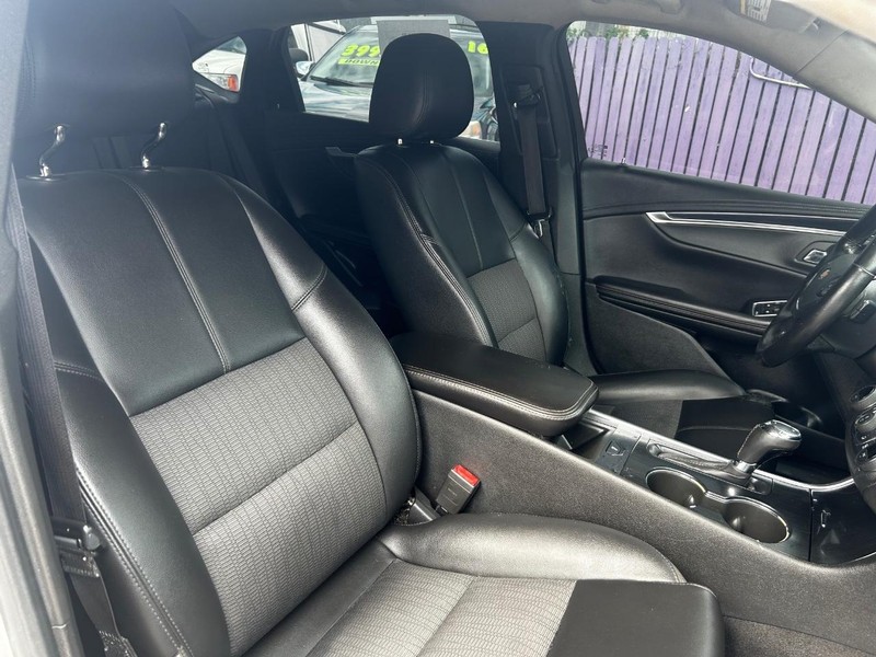 Chevrolet Impala Vehicle Full-screen Gallery Image 8