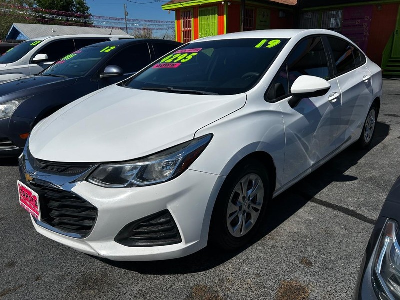 Chevrolet Cruze Vehicle Full-screen Gallery Image 2