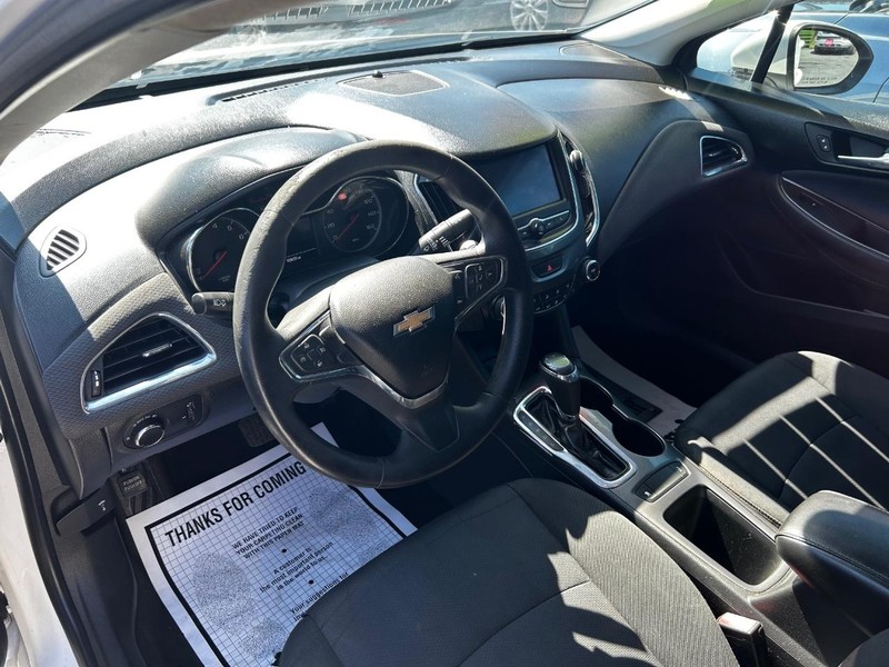 Chevrolet Cruze Vehicle Full-screen Gallery Image 6