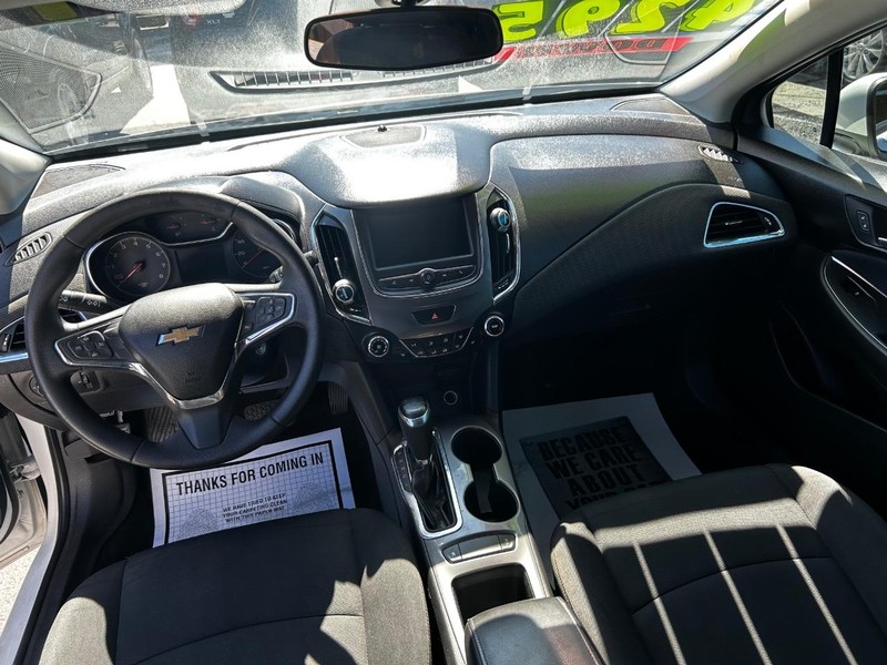 Chevrolet Cruze Vehicle Full-screen Gallery Image 7