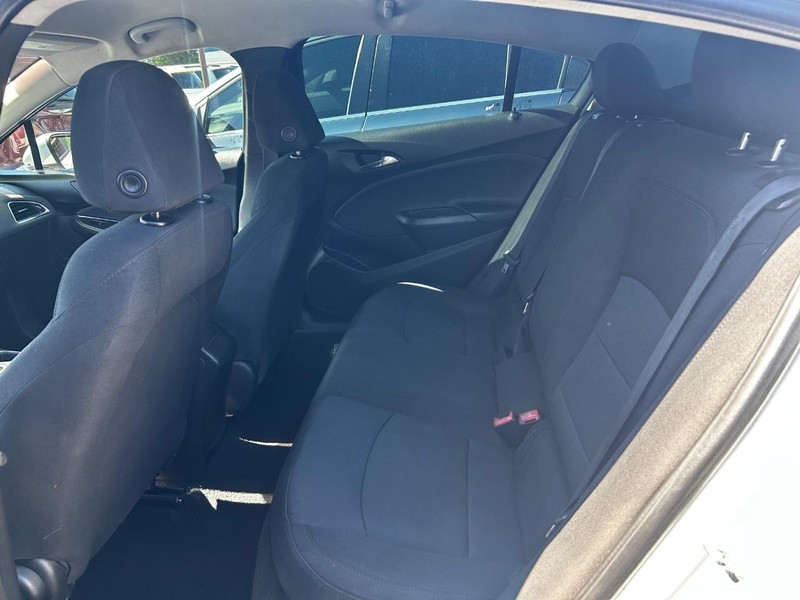 Chevrolet Cruze Vehicle Full-screen Gallery Image 8