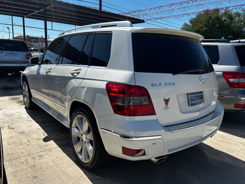 Mercedes-Benz GLK-Class Vehicle Full-screen Gallery Image 3