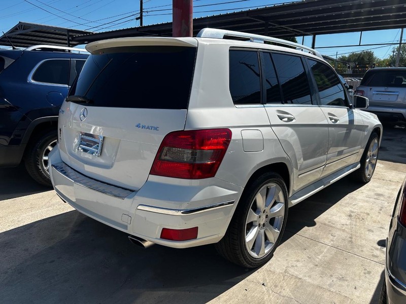 Mercedes-Benz GLK-Class Vehicle Full-screen Gallery Image 4