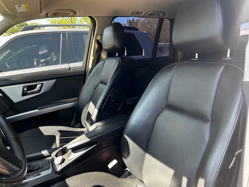 Mercedes-Benz GLK-Class Vehicle Full-screen Gallery Image 5