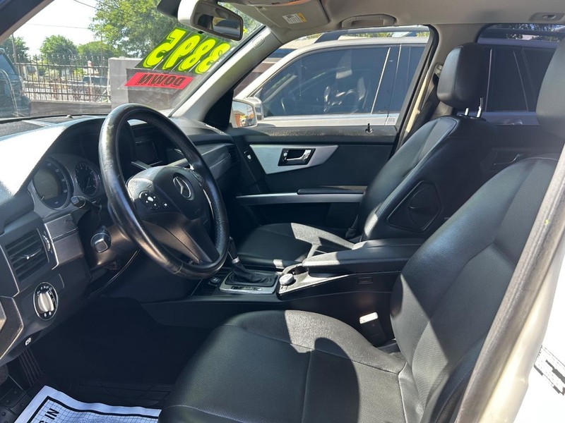 Mercedes-Benz GLK-Class Vehicle Full-screen Gallery Image 6