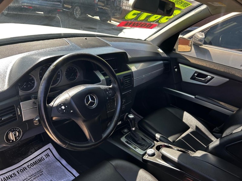 Mercedes-Benz GLK-Class Vehicle Full-screen Gallery Image 7