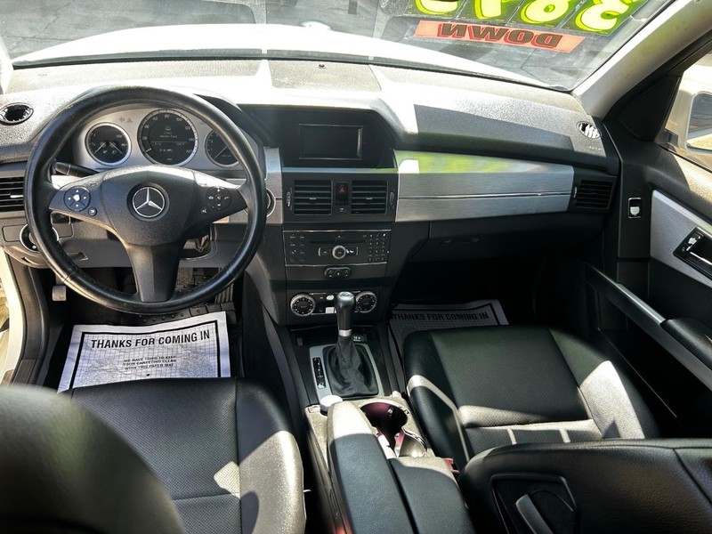 Mercedes-Benz GLK-Class Vehicle Full-screen Gallery Image 8