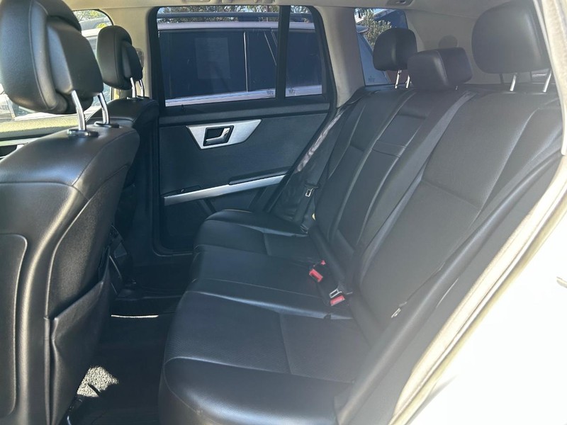 Mercedes-Benz GLK-Class Vehicle Full-screen Gallery Image 9