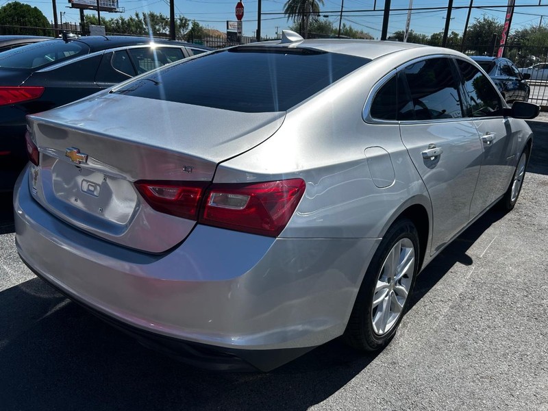 Chevrolet Malibu Vehicle Full-screen Gallery Image 4