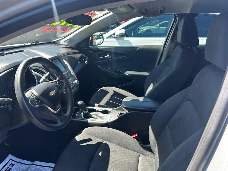 Chevrolet Malibu Vehicle Full-screen Gallery Image 5