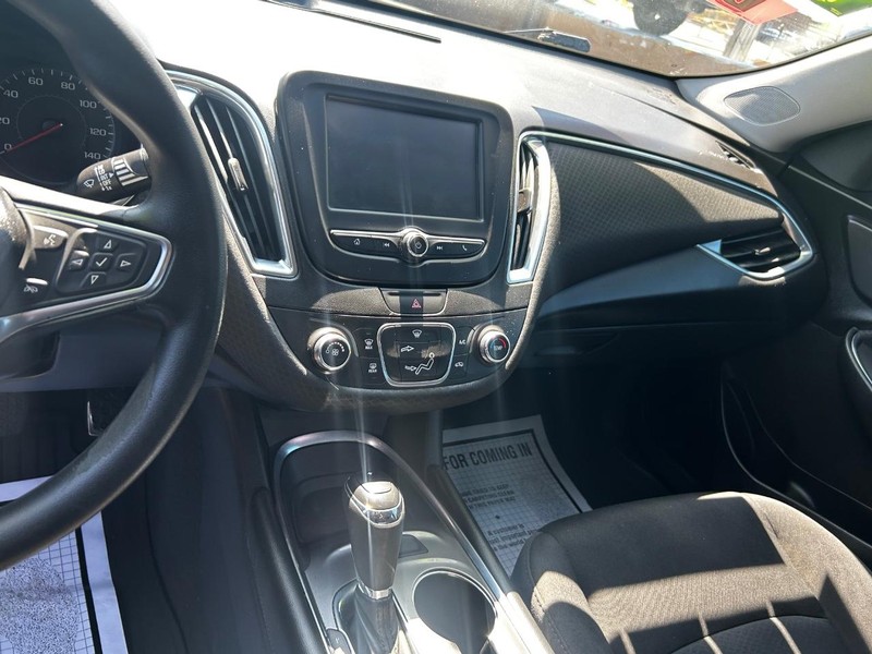 Chevrolet Malibu Vehicle Full-screen Gallery Image 7